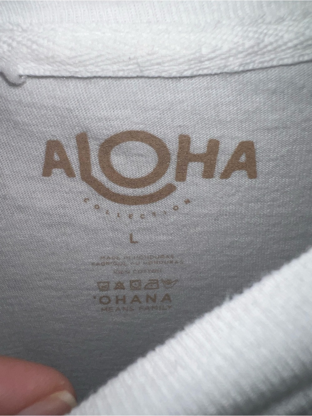 ALOHA Collection | White tee with lei and logo design - Picture 3 of 3